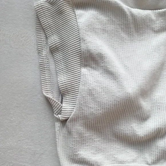 white ribbed cropped front tie Urban outfitters top - Picture 9 of 9